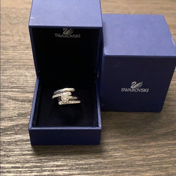 Swarovski Crystal Ring - Picture 1 of 3